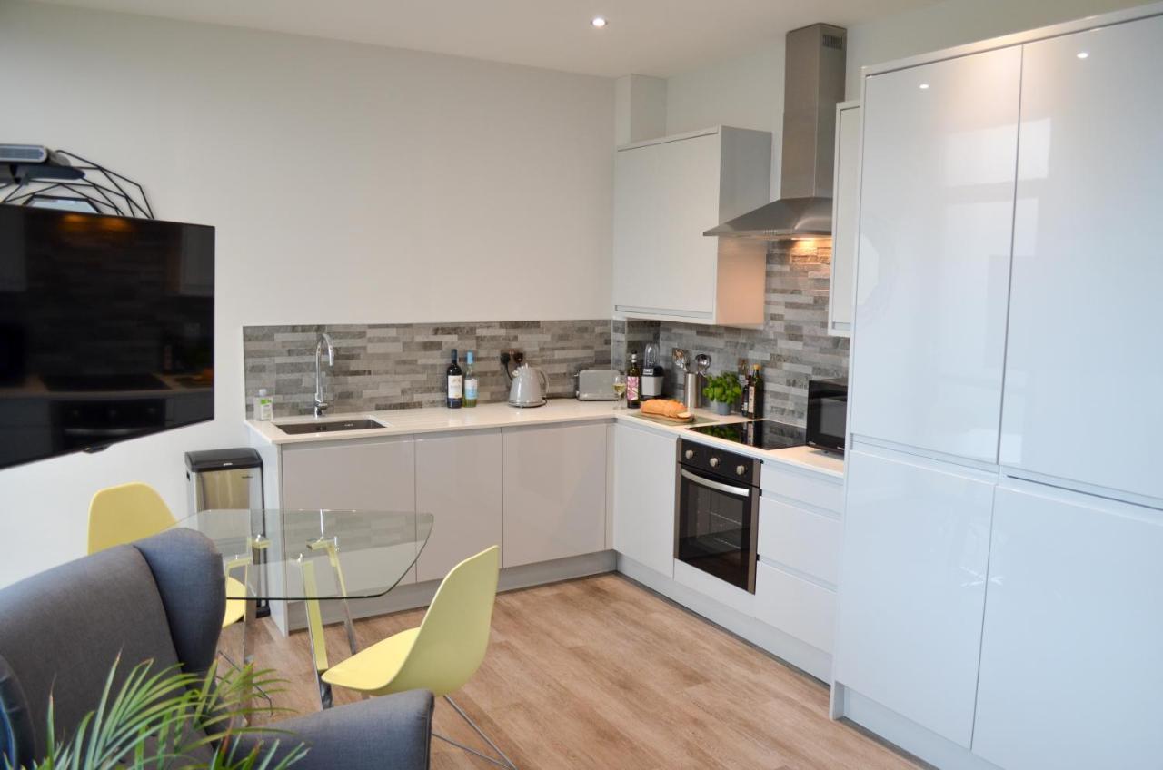 Cotels At 7Zero1 Serviced Apartments - Modern Apartments, Superfast Broadband, Free Parking, Centrally Located Milton Keynes Buitenkant foto
