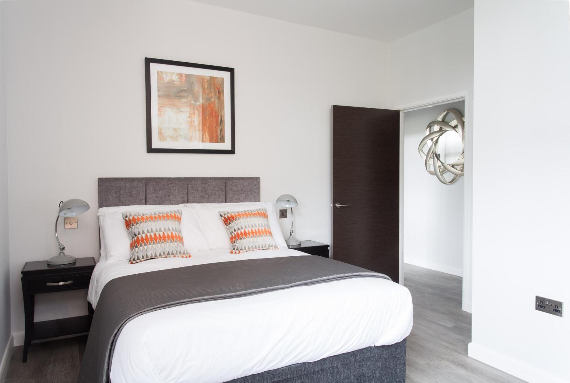Cotels At 7Zero1 Serviced Apartments - Modern Apartments, Superfast Broadband, Free Parking, Centrally Located Milton Keynes Buitenkant foto
