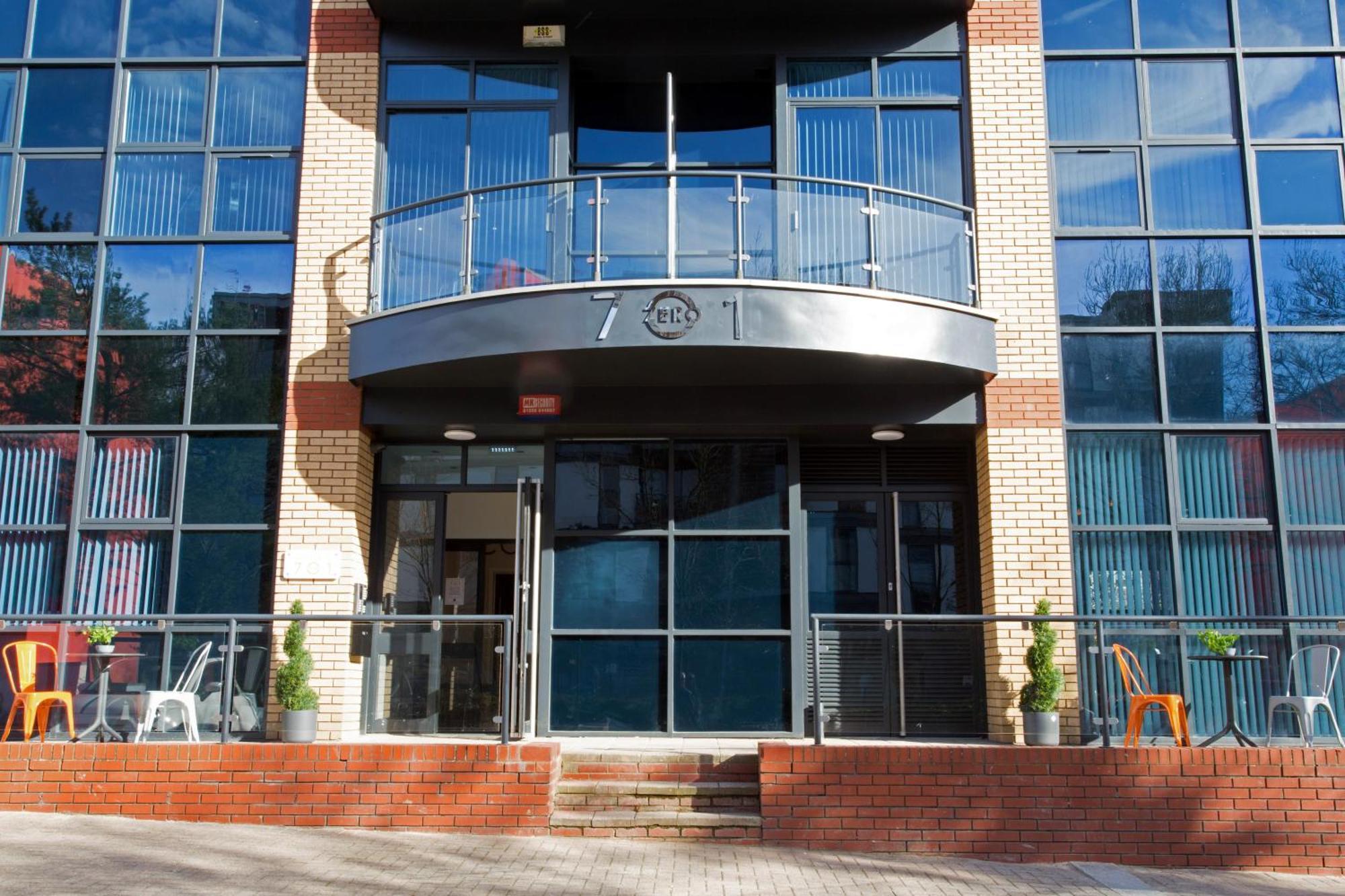 Cotels At 7Zero1 Serviced Apartments - Modern Apartments, Superfast Broadband, Free Parking, Centrally Located Milton Keynes Buitenkant foto
