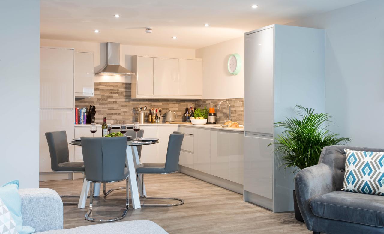 Cotels At 7Zero1 Serviced Apartments - Modern Apartments, Superfast Broadband, Free Parking, Centrally Located Milton Keynes Buitenkant foto