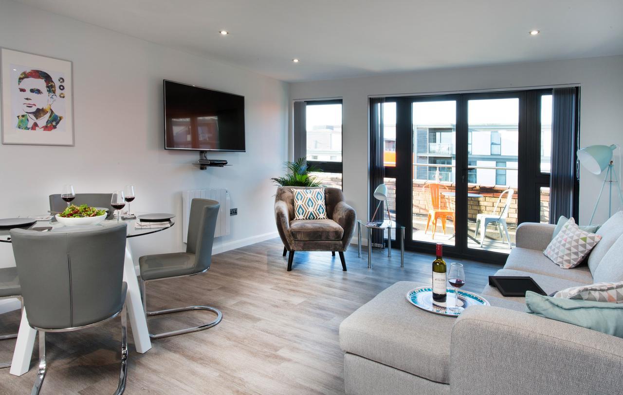 Cotels At 7Zero1 Serviced Apartments - Modern Apartments, Superfast Broadband, Free Parking, Centrally Located Milton Keynes Buitenkant foto